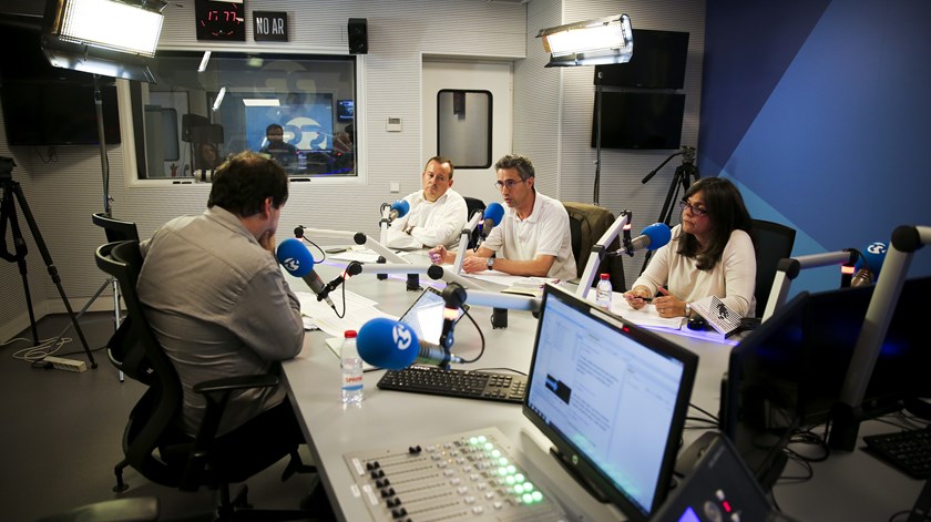 Vítor Escária , João Peixoto e Maria Teresa Garcia debatem estudo. Foto: Joana Bourgard/RR