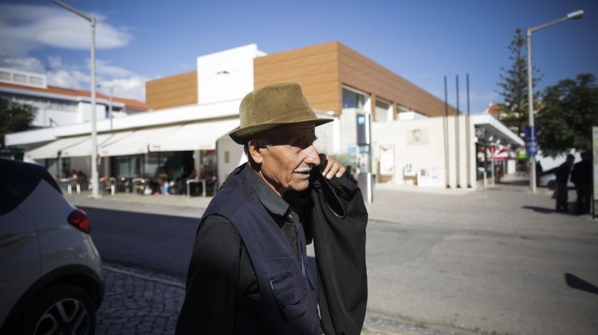 João Custódio é um dos poucos habitantes da Serra do Caldeirão. Nunca teve televisão