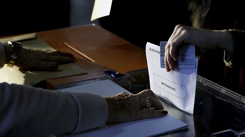 Espanóis vão repetir a votação de 20 de Dezembro de 2015. Foto: Sergio Barrenchea/EPA