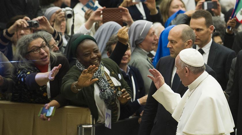 Papa recebe 5 mil consagrados. Foto: Osservatore Romano/EPA