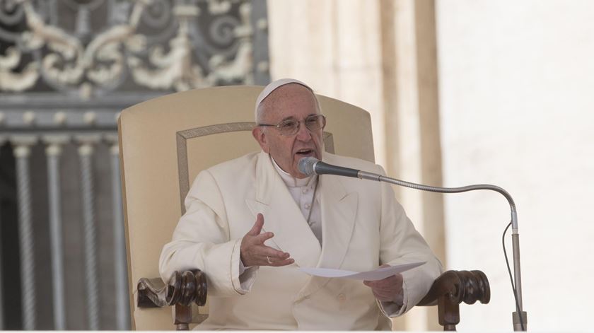 Papa critica “fechar de portas” a quem vive “situação real e dramática de exílio"
