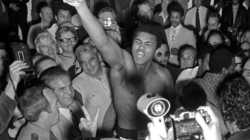 Ali após vencer um combate em Las Vegas. Foto:  Las Vegas News Bureau