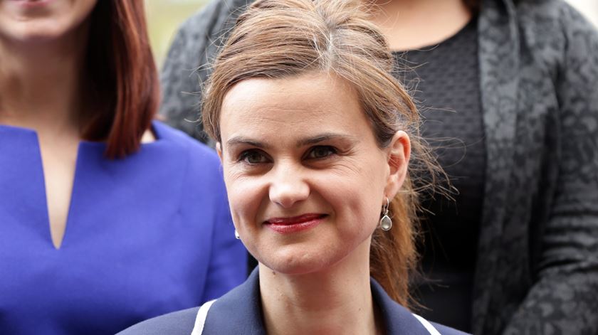 Jo Cox apoiava manutenção do Reino Unido na UE. Foto: Yui Mok/EPA