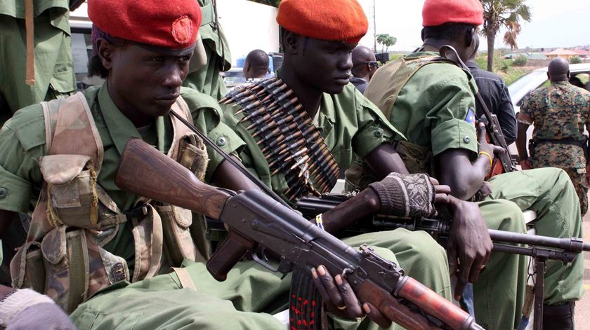 Soldados da oposição em Juba. Foto: Phillip Dhil/EPA (arquivo)