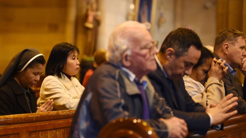 Católicos em Portugal e noutros países impedidos de ir á missa nestes dias. Foto: Paul Miller/EPA