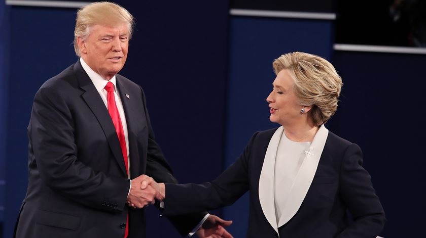 Donald Trump e Democrat Hillary Clinton, segundo debate. Foto: Andrew Gombert/ EPA