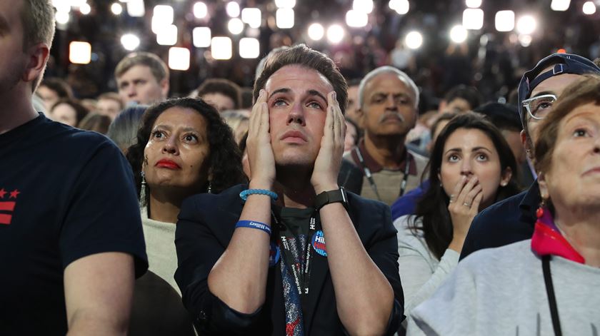 Festa na sede de Trump. Consternação entre apoiantes de Hillary