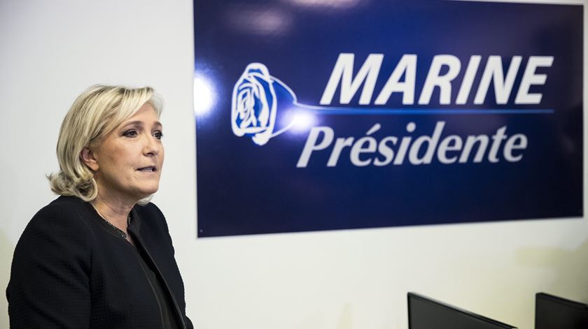 Marine Le Pen inaugura sede de campanha. Etienne Laurent/EPA