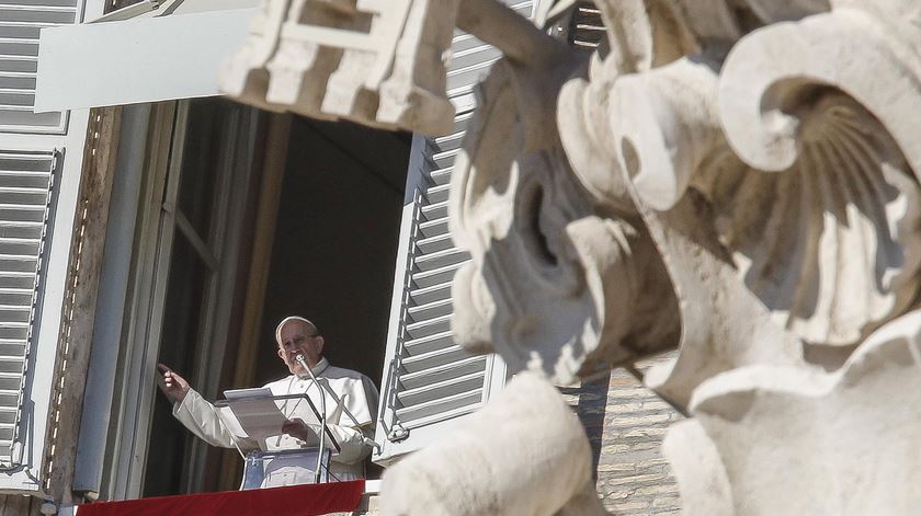 O papa durante a recitação do Angelus, esta segunda-feira. Foto: Giuseppe Lami/EPA