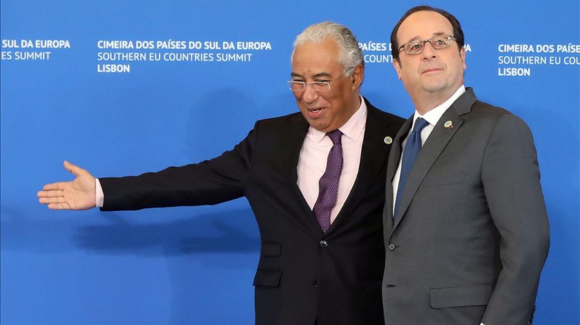 António Costa dá boas-vindas a François Hollande. Foto: André Kosters/Lusa