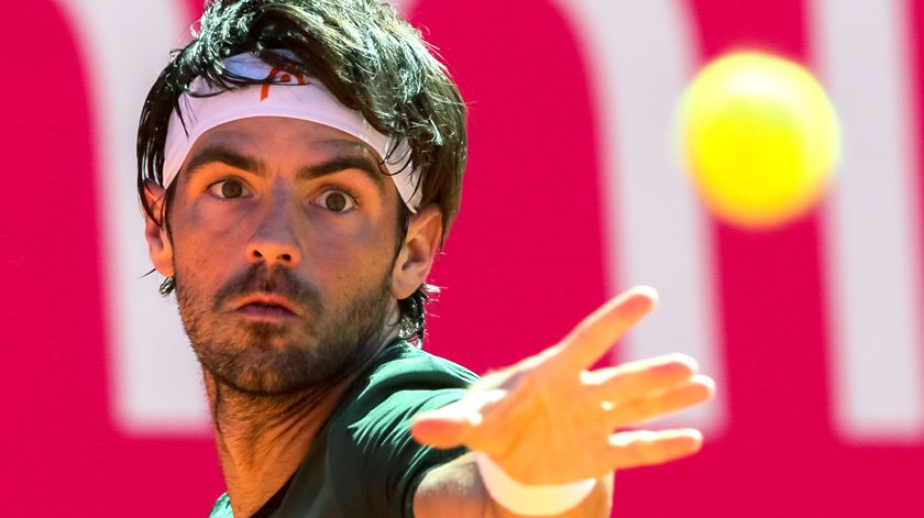 Gastão Elias em frente no Estoril Open, Tiago Pereira e Francisco Rocha falham acesso ao quadro principal