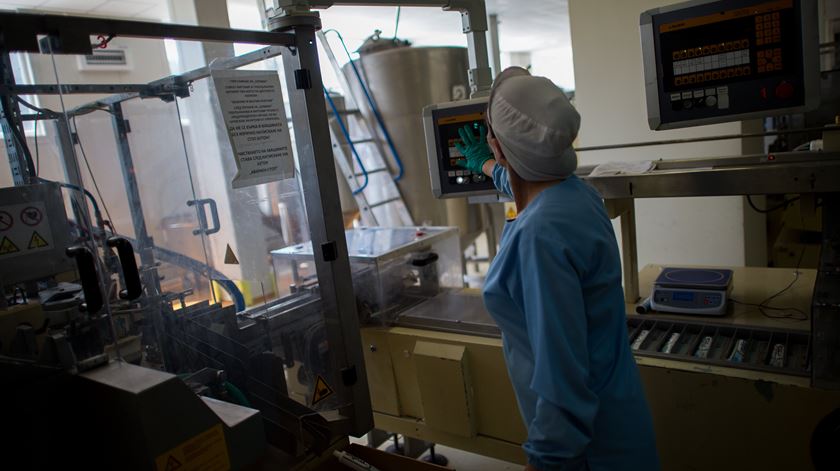 trabalho, fábrica. Foto: EPA