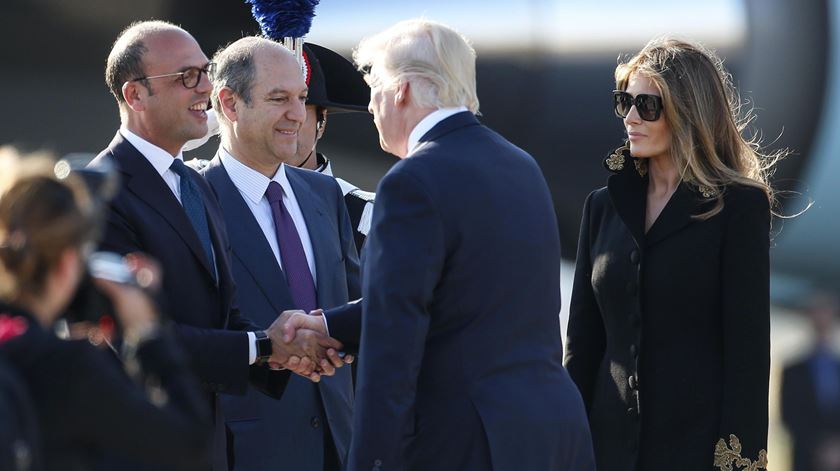 Trump esta terça-feira à chegada a Itália. Foto. Massimo Percossi/EPA