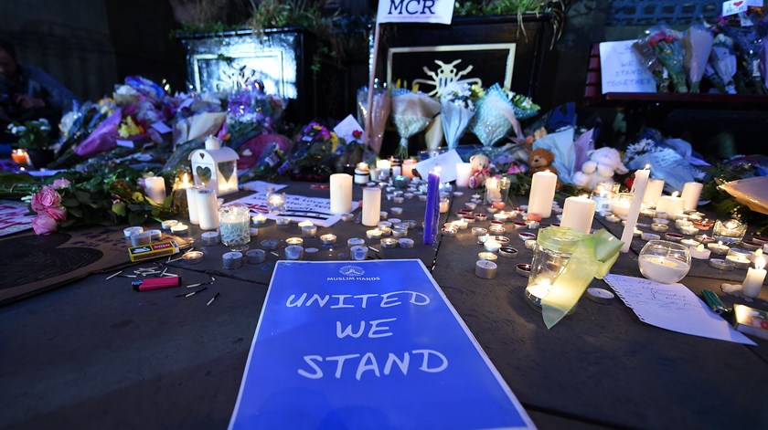 Manchester. Três suspeitos detidos e 20 feridos em estado grave