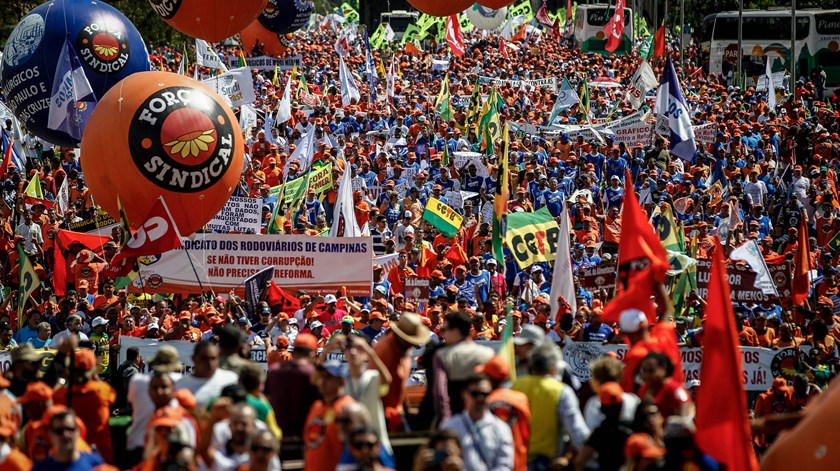 Manifestação em Brasília. Foto: Fernando Bizerra Jr./EPA