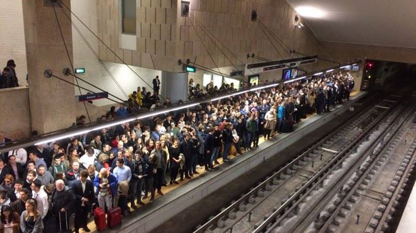 Estação de Metro da Alameda congestionada no 1º dia de Web Summit. Foto: Teresa Abecasis/RR