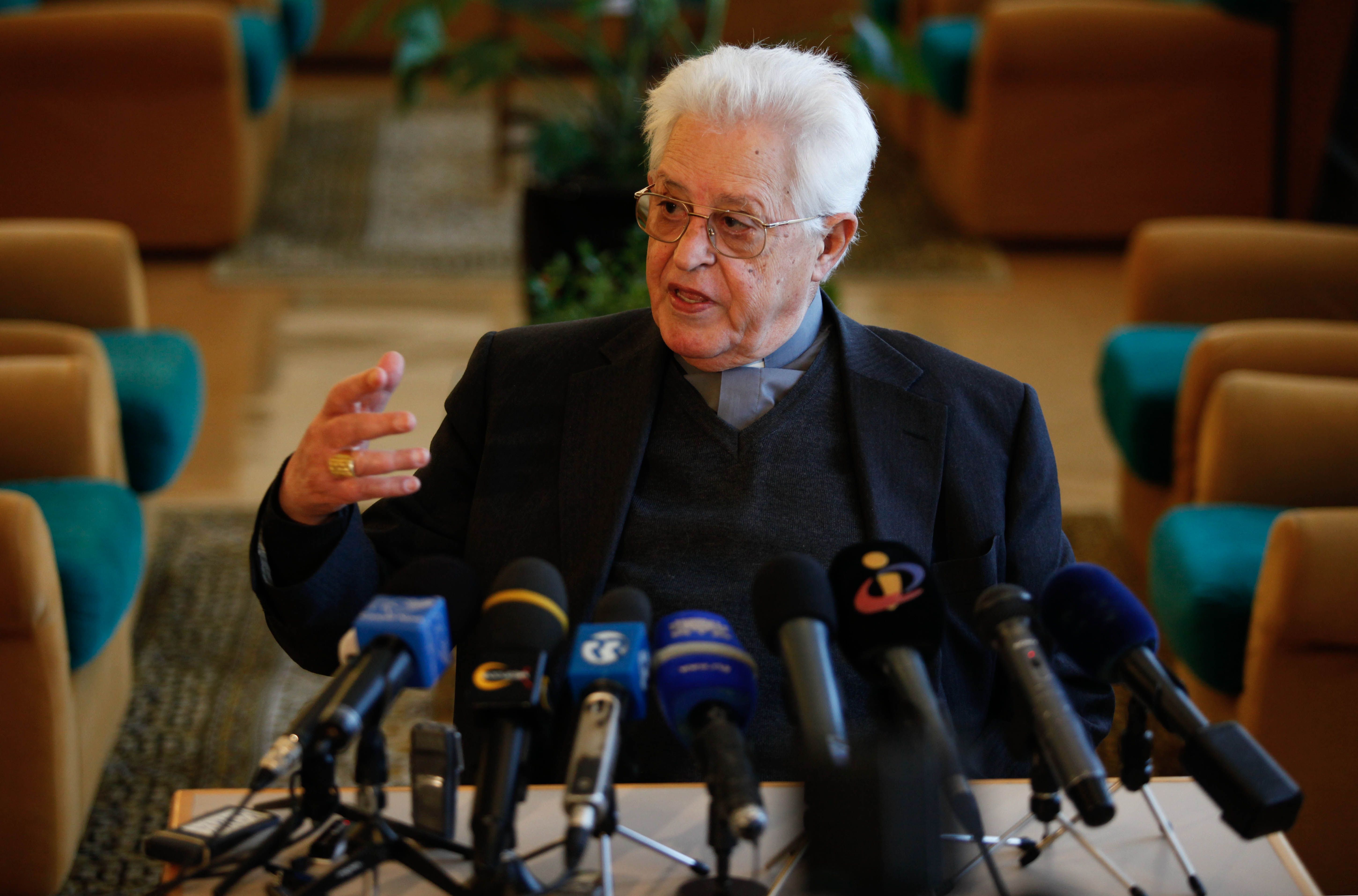 D. José Policarpo diz que o Governo ainda não pediu renegociação dos feriados