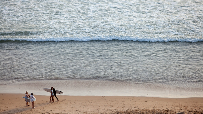 Surfistas vão receber formação para ajudar a salvar vidas na praia