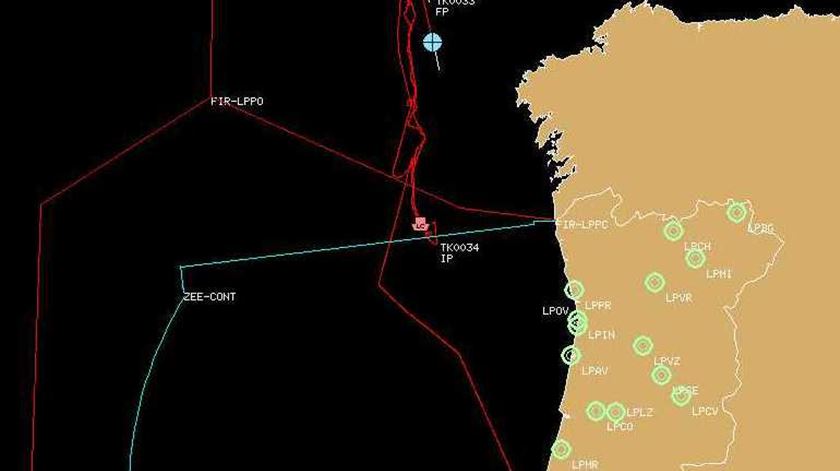 Mancha de poluição marítima a noroeste de Portugal Continental. Mapa: Força Aérea Portuguesa