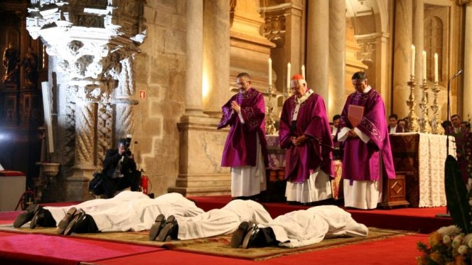 Ordenados primeiros diáconos permanentes da diocese de Viseu Ordenados primeiros diáconos permanentes da diocese de Viseu