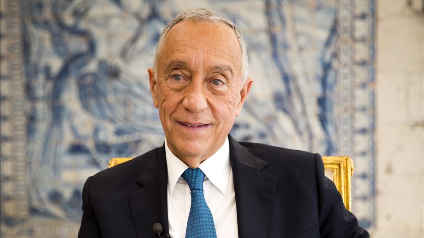 FOTO AO ALTO - 10 Março 2017 - presidente da republica , marcelo rebelo de sousa , durante uma entrevista a aura miguel para o program " aura miguel convida " no palacio de belem , em lisboa . Foto: Joana Bourgard/RR