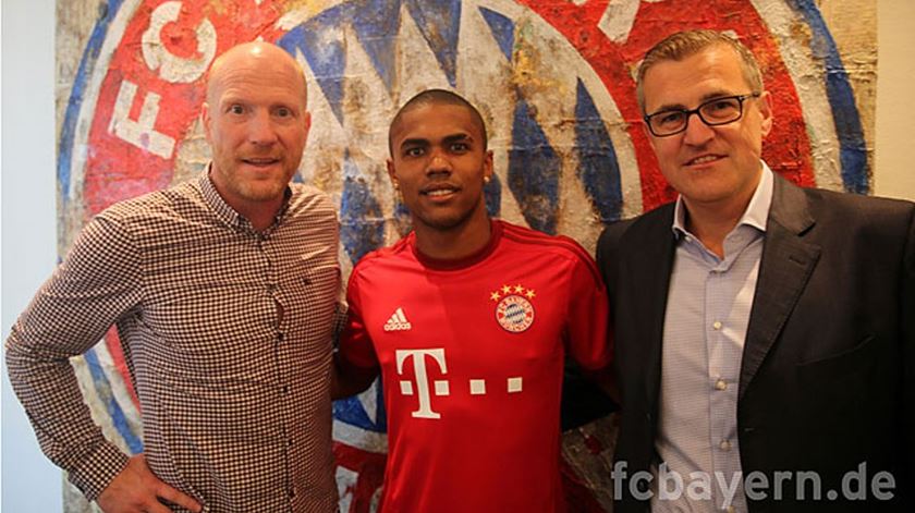 Douglas Costa no Bayern. A foto é de arquivo, mas volta a ser atual. Douglas Costa no Bayern. A foto é de arquivo, mas volta a ser atual.