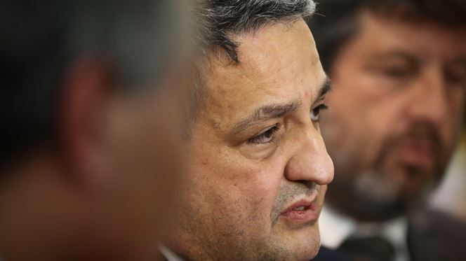 Hepatite C: Ministro quer mais doentes com acesso a medicamentos