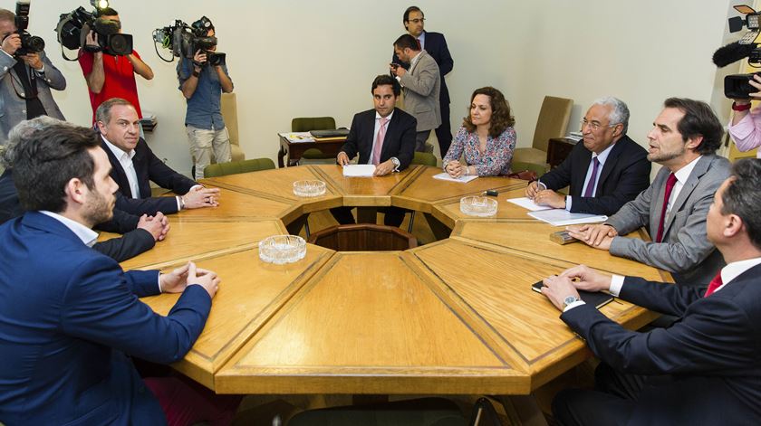 Costa, Miguel Albuquerque e representantes dos lesados do Banif reuniram-se no Funchal. Foto: Gregório Cunha/Lusa