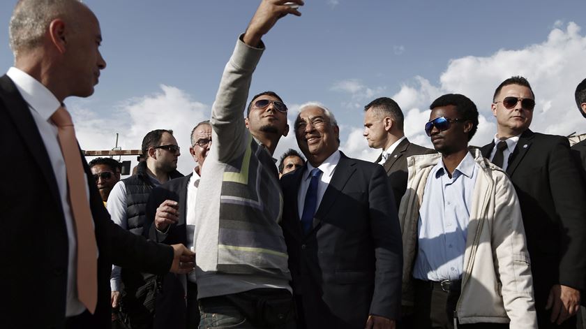 Antonio Costa visita campo de refugiados de Eleonas Grecia - Foto Yannis Kolesidis EPA