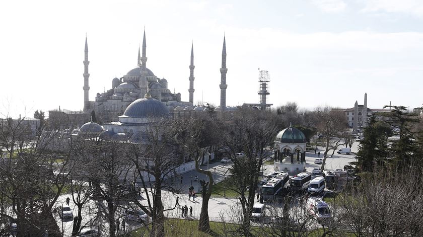 Explosão na praca Sultanahmet, Istambul, Turquia (12/01/16) Foto: Sedat Suna/EPA