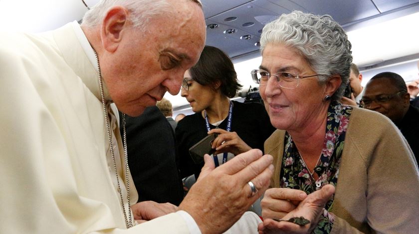 Os mosquitos africanos e um convite a Francisco para visitar Lisboa