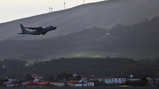 Estados Unidos vão retirar 500 militares da Base das Lajes