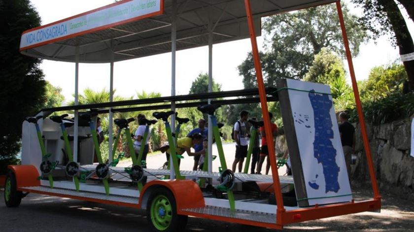 Bicicleta de 12 lugares da vida consagrada. Foto: CB/Ecclesia