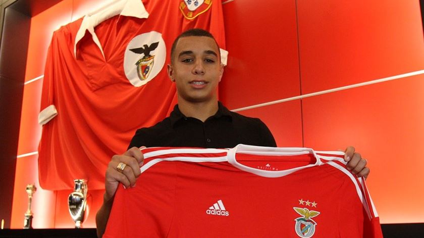 Bilal assinou pelo Benfica em agosto de 2015. Foto: Facebook do Benfica Bilal assinou pelo Benfica em agosto de 2015. Foto: Facebook do Benfica