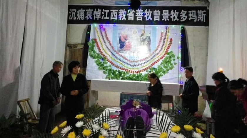 Bispo Zeng Jing Mu em câmara ardente. Foto: AsiaNews