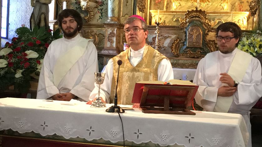 Bruno Miguel e Ivo Fernandes - novos padres de Braganca - Foto Olimpia Mairos 01