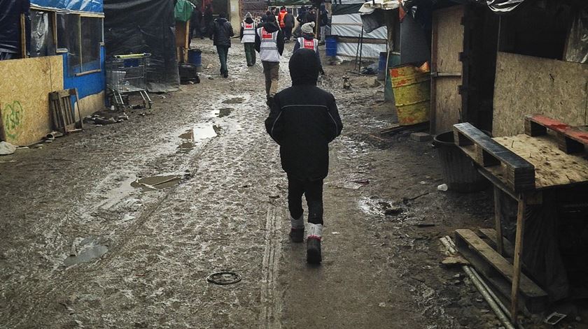 Enquanto o Governo tenta encerrar a "selva" de Calais, Paris abre um campo de refugiados que cumpre critérios da ONU. Foto: Vasco Gandra/RR