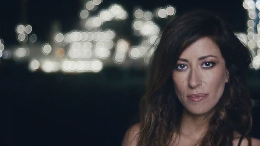 capa ana moura olhos de deus