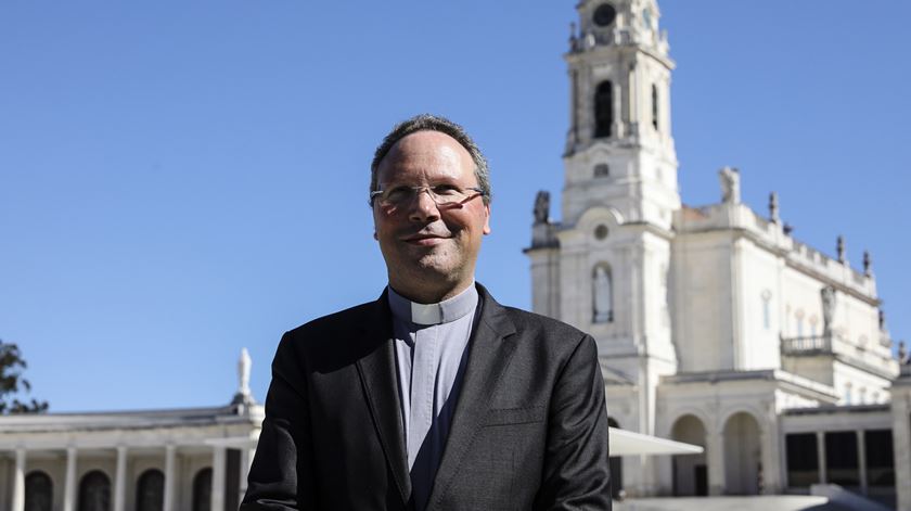 Padre Carlos Cabecinhas lembra que "não se peregrina só com os pés". Foto: Paulo Novais/Lusa