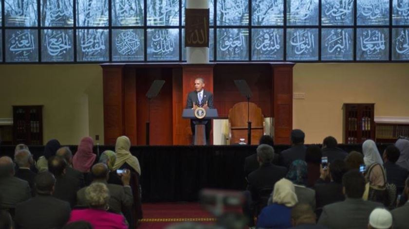 Barack Obama numa visita a uma mesquita em Baltimore, nos EUA. Foto: Twitter