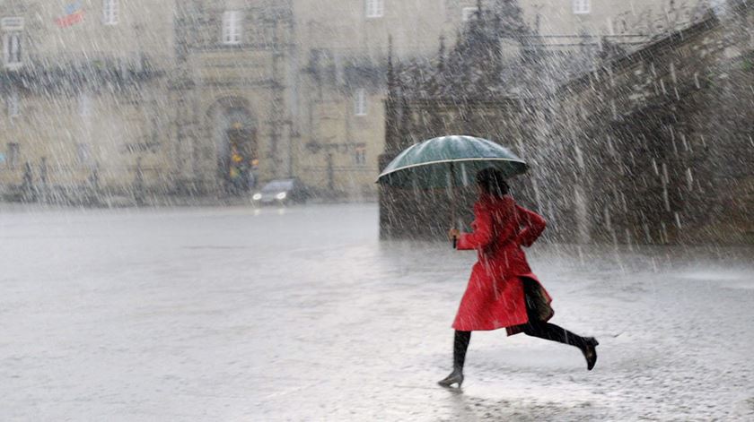 Nas próximas 24 horas é esperado um agravamento da situação meteorológica. Foto: Xoan Rey/EPA