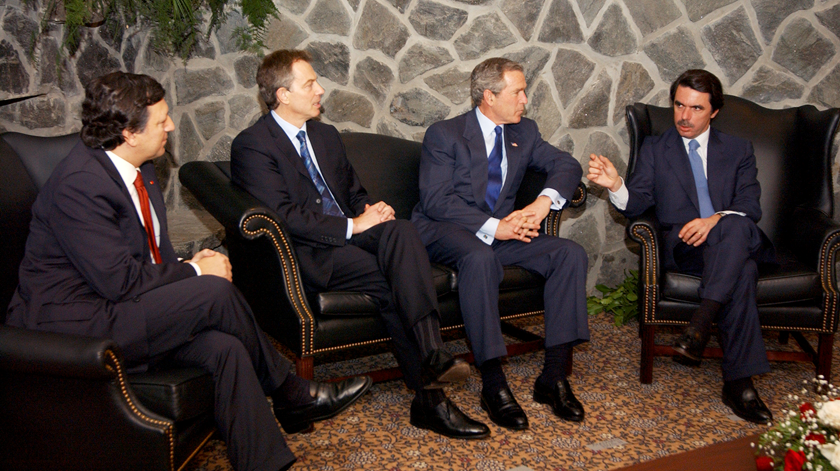 Barroso, Blair, Bush e Aznar na cimeira das Lajes, em 2003, onde foi anunciada a guerra. Foto: DR