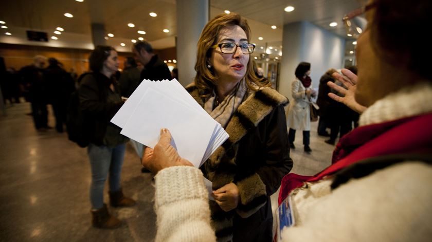Os envelopes brancos distribuidos no comício de Edgar Silva
