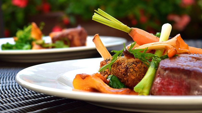 Governo propõe aumento de 10 cêntimos no subsídio de refeição no Estado a partir de 2027