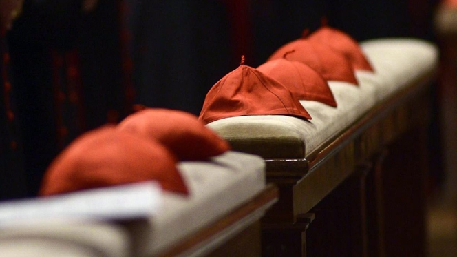 Papa e comissão de cardeais reúnem durante os próximos três dias