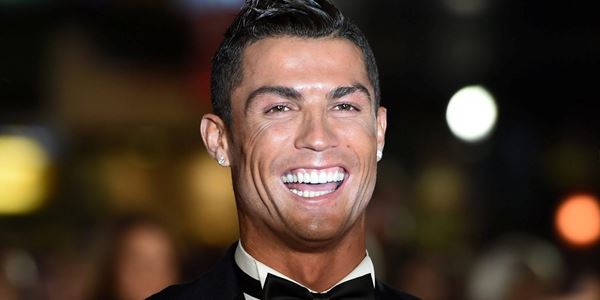 Da piscina ao cão de loiça. Ronaldo mostra casa aos fãs - Renascença V+