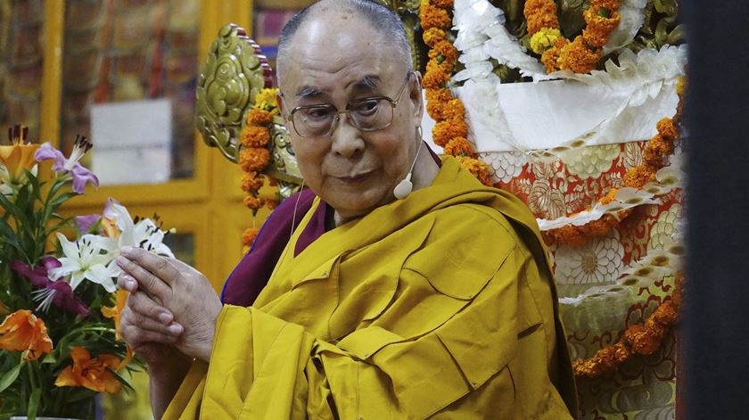 Dalai Lama completa 90 anos e prepara sucessão espiritual