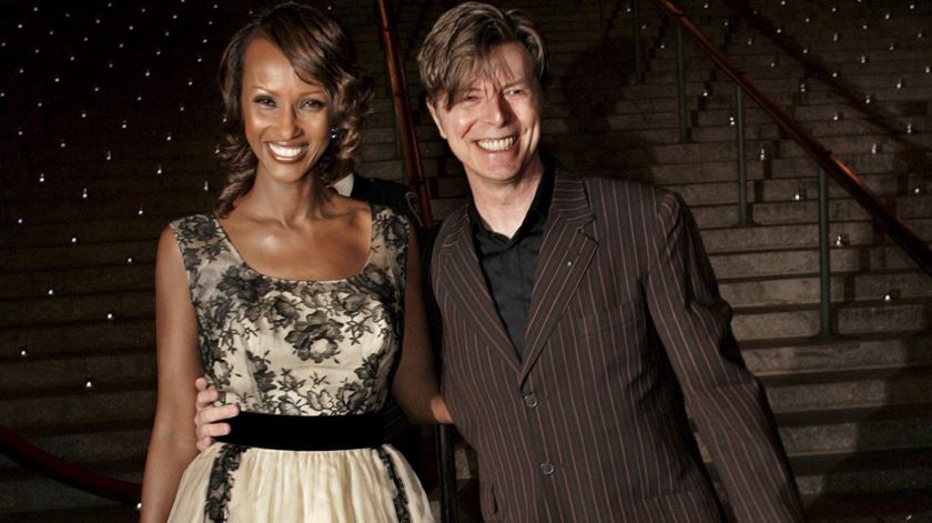 David Bowie com a mulher, Iman. Foto: Peter Foley/EPA