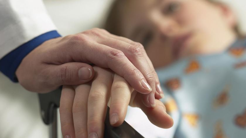 Médicos Católicos recordam que a função dos médicos é cuidar da saúde das pessoas, e não matar. Foto: DR