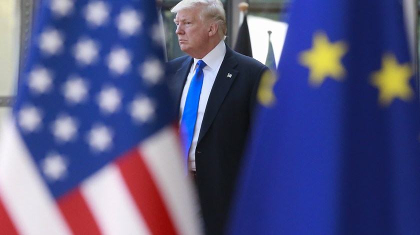 Donald Trump está na sua primeira viagem de estado como Presidente dos EUA. Foto: Olivier Hoslet /EPA